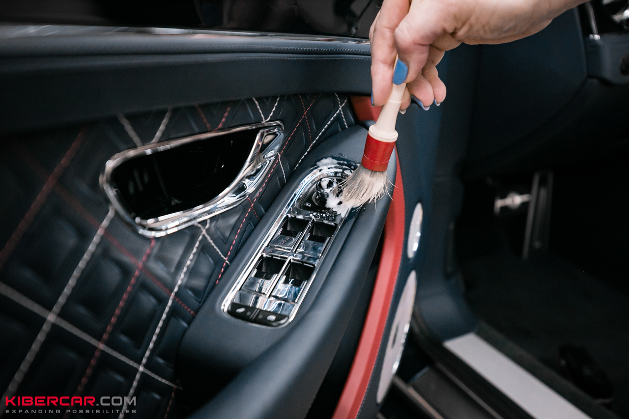 Химчистка салона роскошного кабриолета Bentley Continental GT