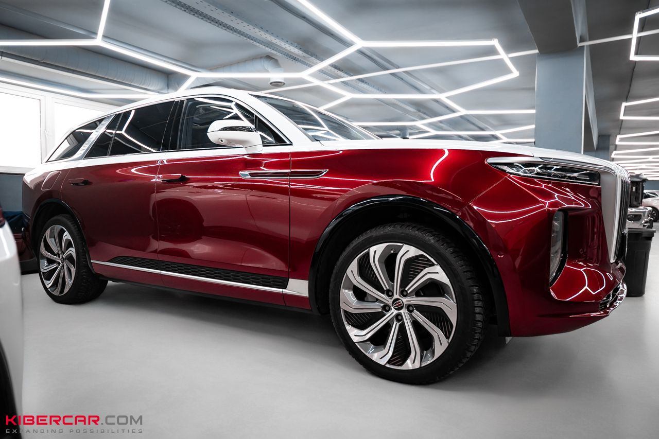 Оклейка цветной полиуретановой пленкой на Hongqi E-HS9: акцент на характер и защита кузова