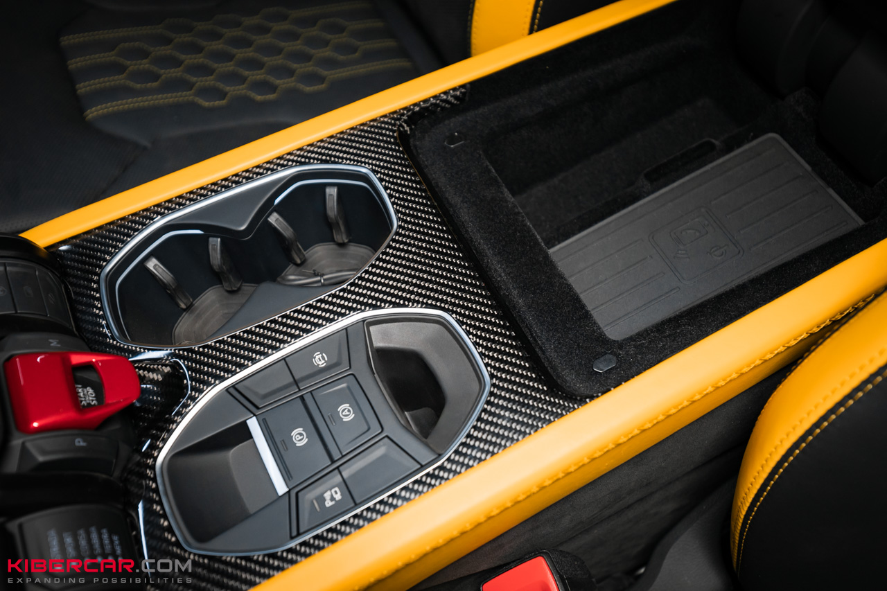 Ламинация карбоном в салоне Lamborghini Urus