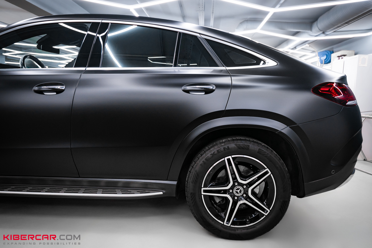Оклейка Mercedes-Benz GLE Coupe в полиуретановую пленку с эффектом «матовый сатин»