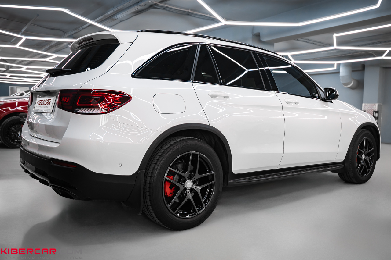 Антихром, окрашивание зеркал и оклейка крыши на Mercedes-Benz GLC