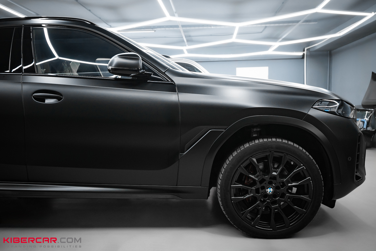 Оклейка BMW X6 матовой полиуретановой пленкой