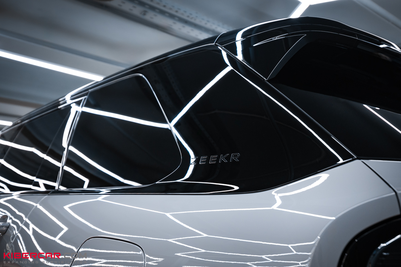 Оклейка защитной полиуретановой пленкой Zeekr 9X: сложный разбор и трендовое цветовое решение