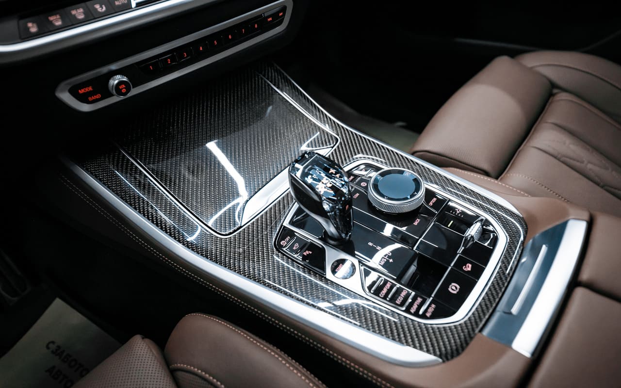 Ламинация карбоном элементов салона BMW X5