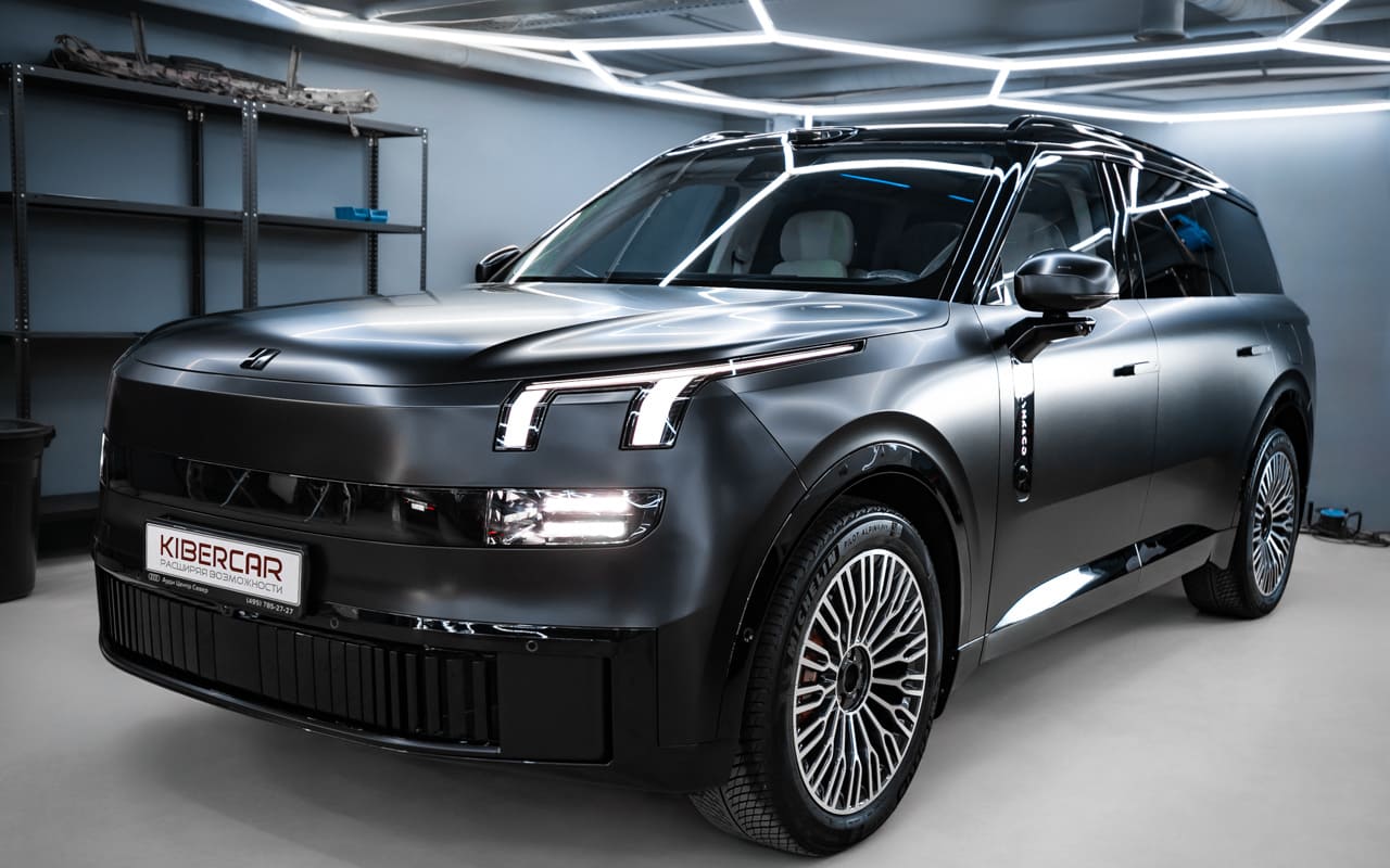 Комбинированная оклейка полиуретановой пленкой Lynk & Co 900: защита и стиль в одном проекте