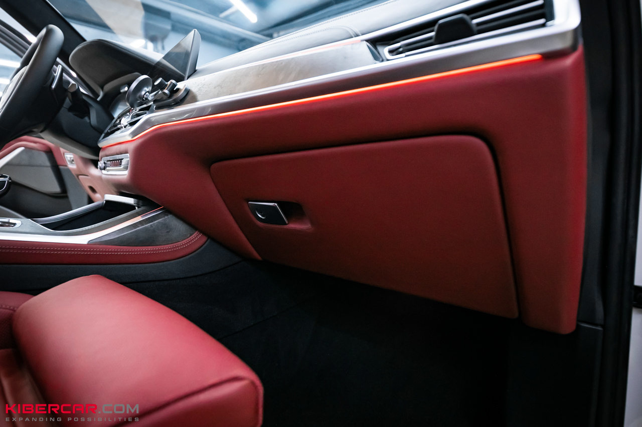 Перешив салона BMW X7 в красную кожу: выразительный контраст