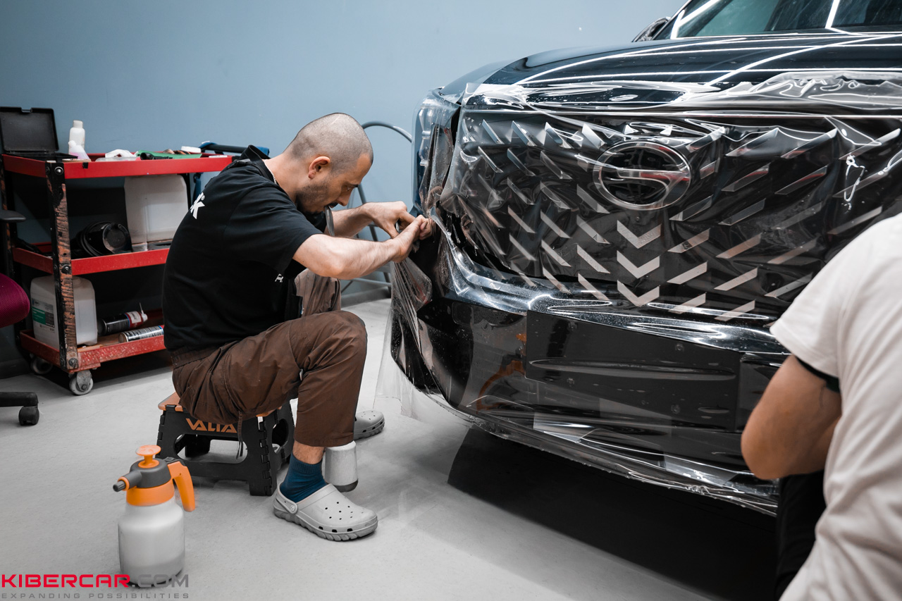 Оклейка автомобиля GAC GS8 полиуретановой пленкой