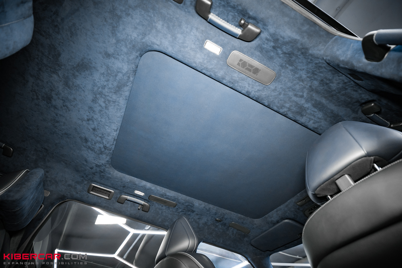 Перешив элементов салона Infiniti QX80: больше синих акцентов