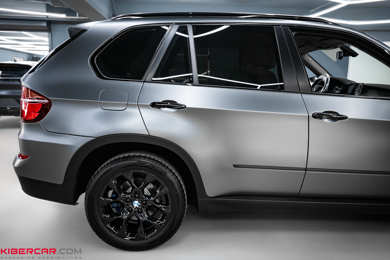Оклейка BMW X5 матовым полиуретаном