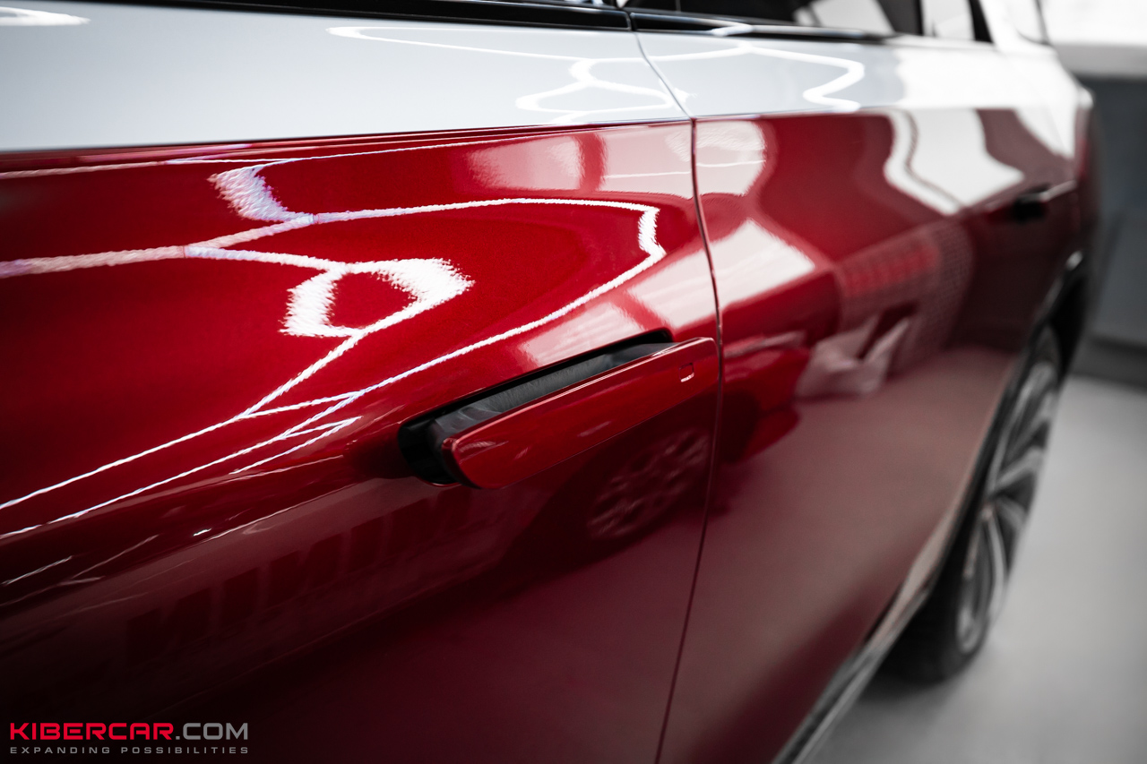 Оклейка цветной полиуретановой пленкой на Hongqi E-HS9: акцент на характер и защита кузова