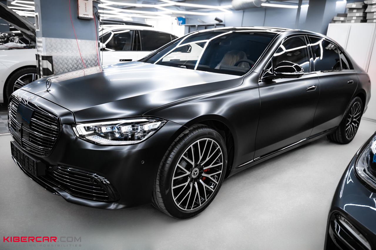 Mercedes-Benz S-класс в новом образе: матовая полиуретановая пленка и керамика