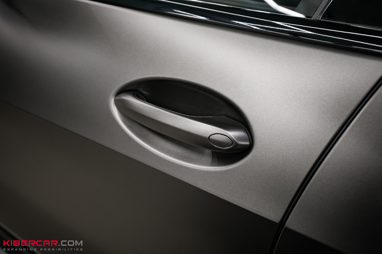 Оклейка BMW X7 матовой полиуретановой пленкой и нанесение керамического покрытия