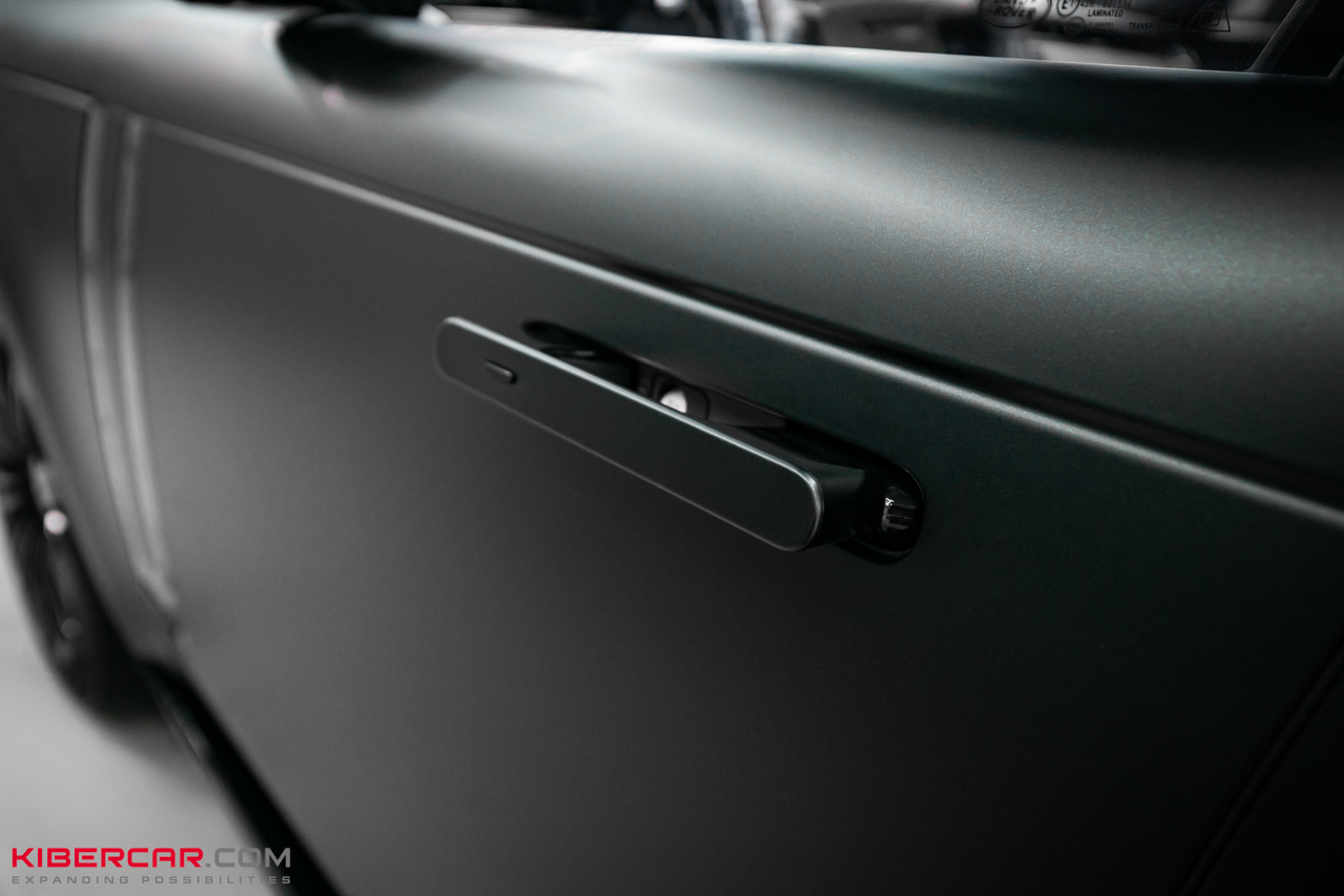 Оклейка Range Rover цветной матовой полиуретановой пленкой: эффект, который меняется вместе с погодой