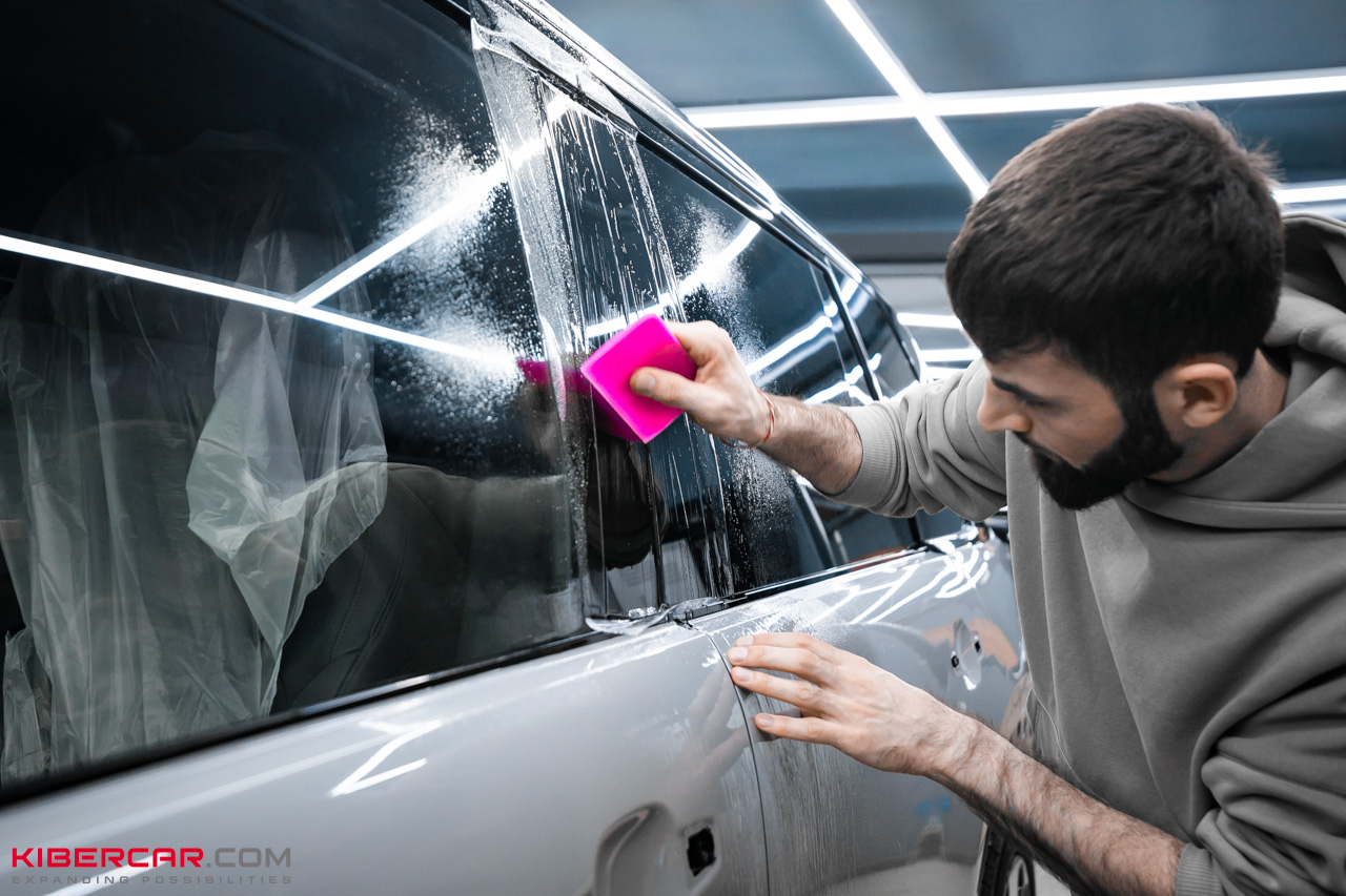 Оклейка защитной полиуретановой пленкой Zeekr 9X: сложный разбор и трендовое цветовое решение