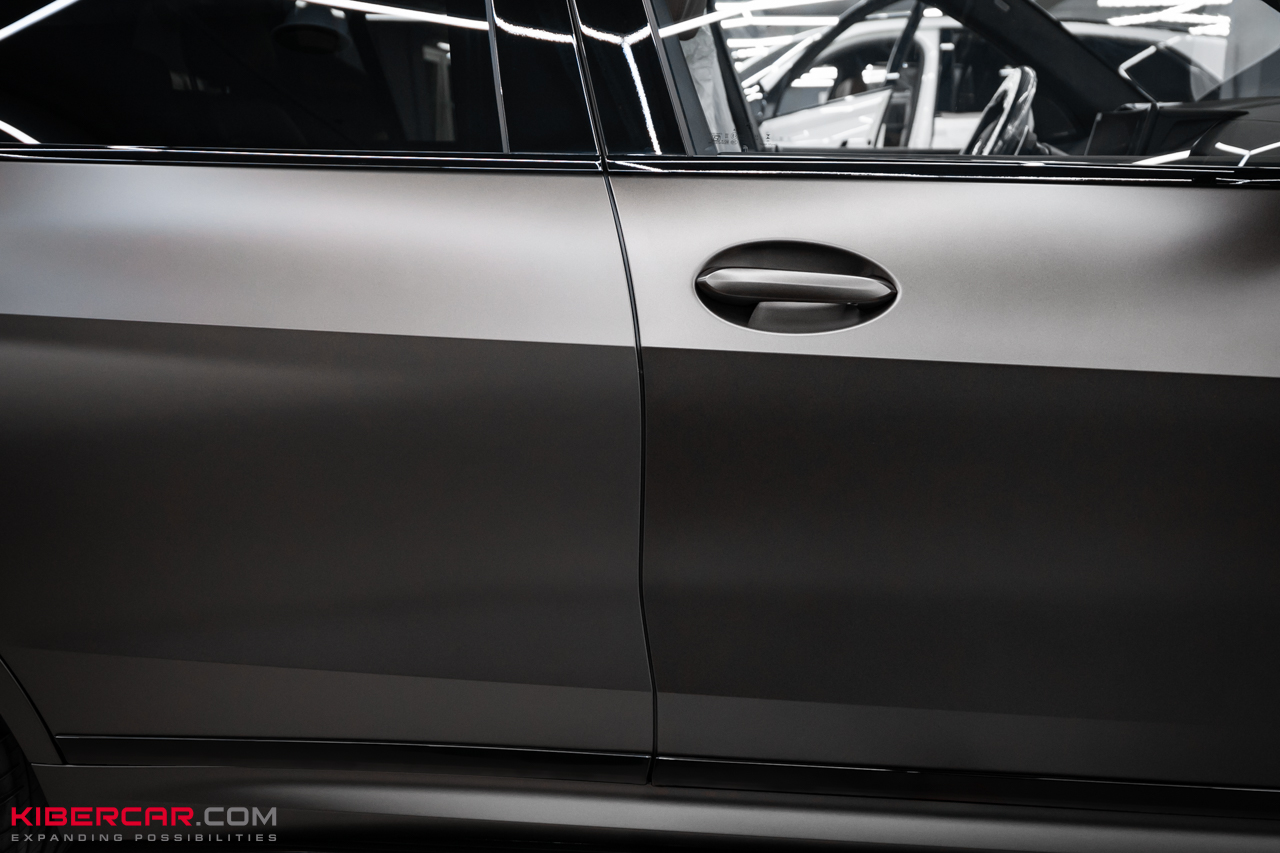 Оклейка BMW X7 матовой полиуретановой пленкой и нанесение керамического покрытия