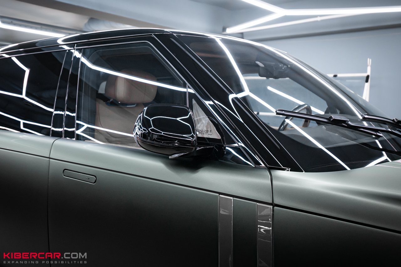 Оклейка Range Rover цветной матовой полиуретановой пленкой: эффект, который меняется вместе с погодой