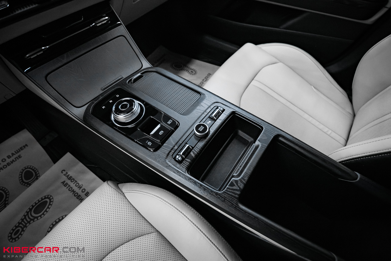 Аквапринт салона Kia K5: эффект натурального дерева в темно-сером оттенке