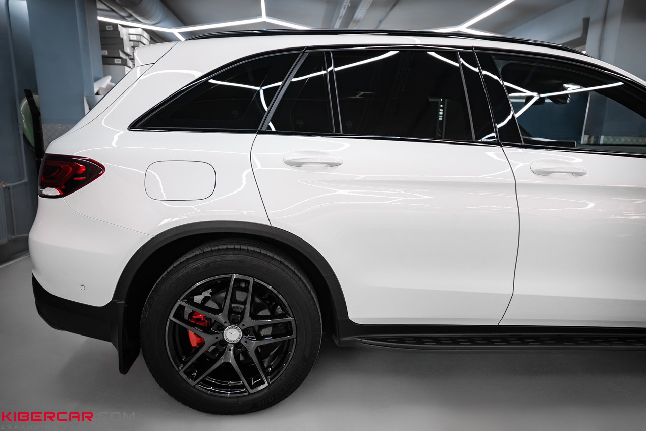 Антихром, окрашивание зеркал и оклейка крыши на Mercedes-Benz GLC
