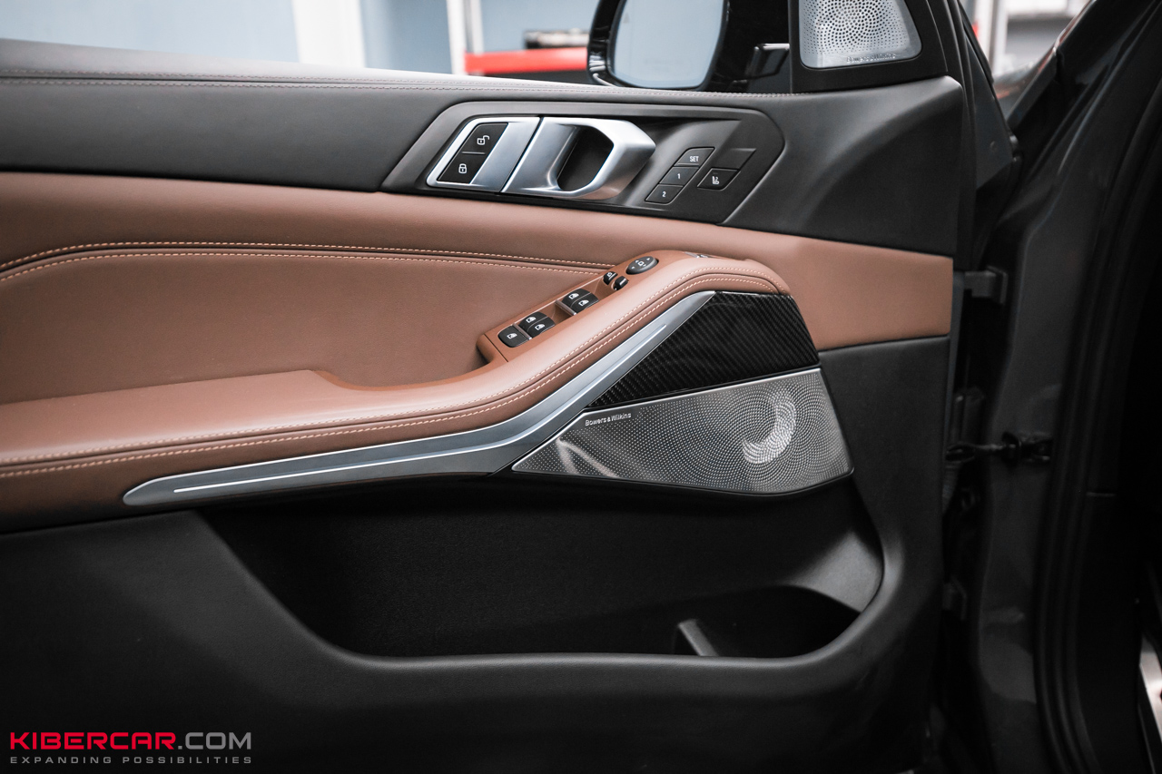 Ламинация карбоном элементов салона BMW X5