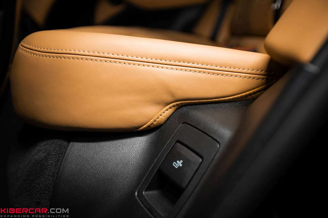 Перетяжка салона BMW X4 в бежевую наппу и алькантару