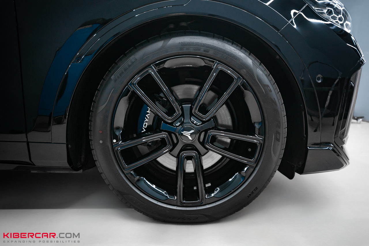 Покраска суппортов на Voyah Free в черный цвет с фирменной надписью