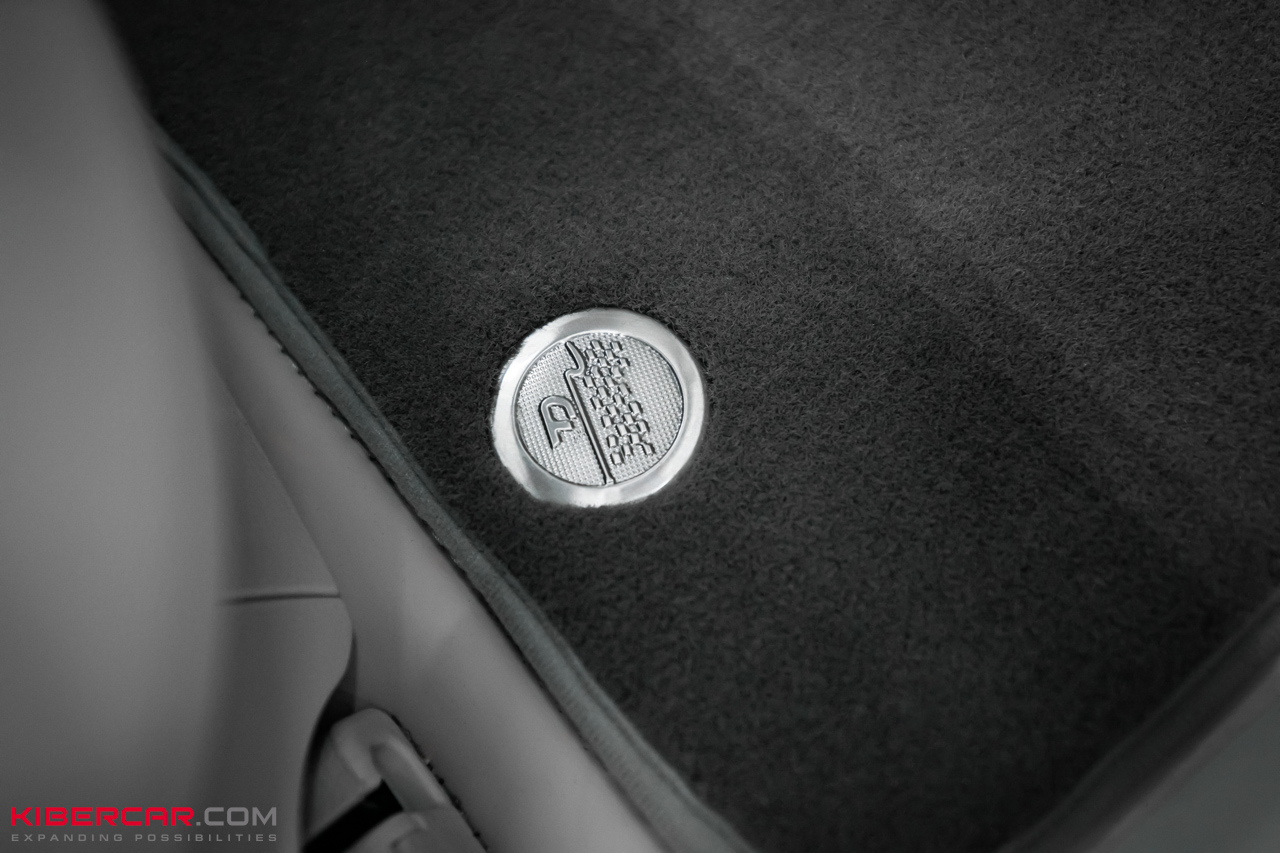 Индивидуальный пошив ковриков для Genesis G90: защита белоснежного салона