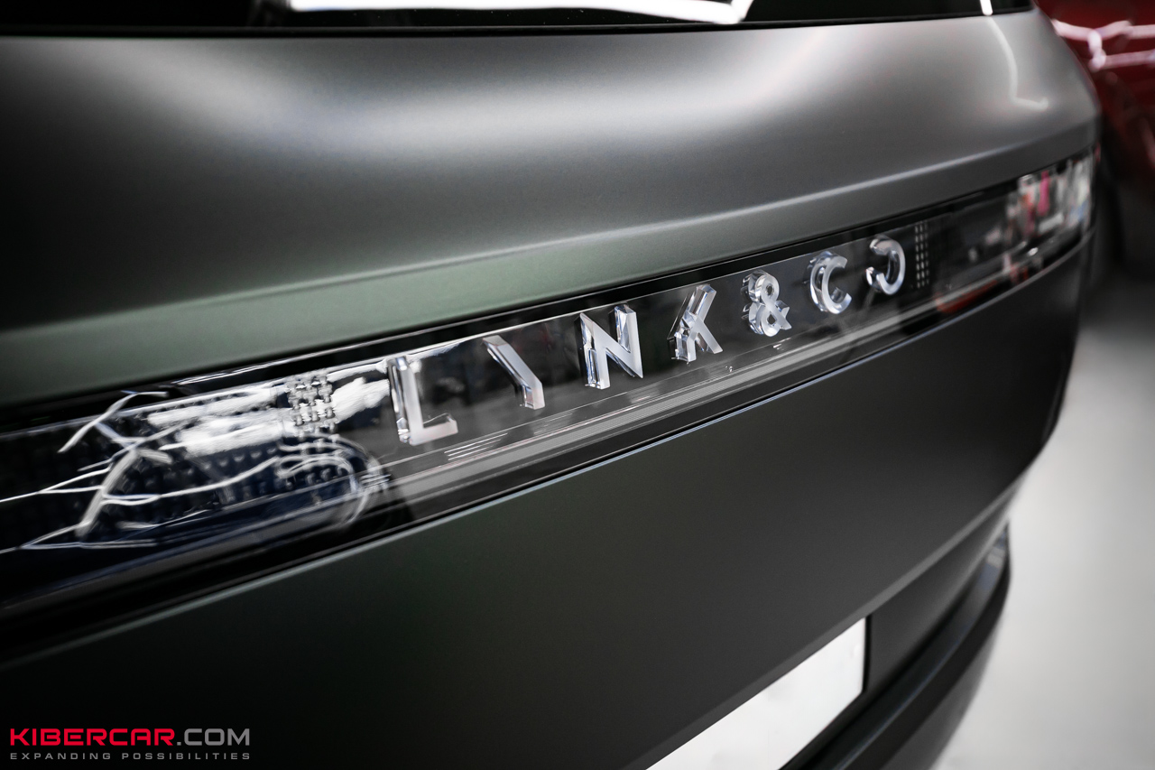 Оклейка Lynk & Co 900 матовой цветной полиуретановой пленкой с необычным эффектом