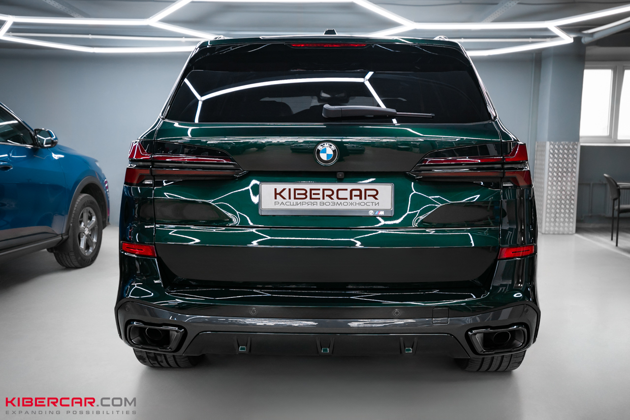 Оклейка BMW X5 глянцевой полиуретановой пленкой
