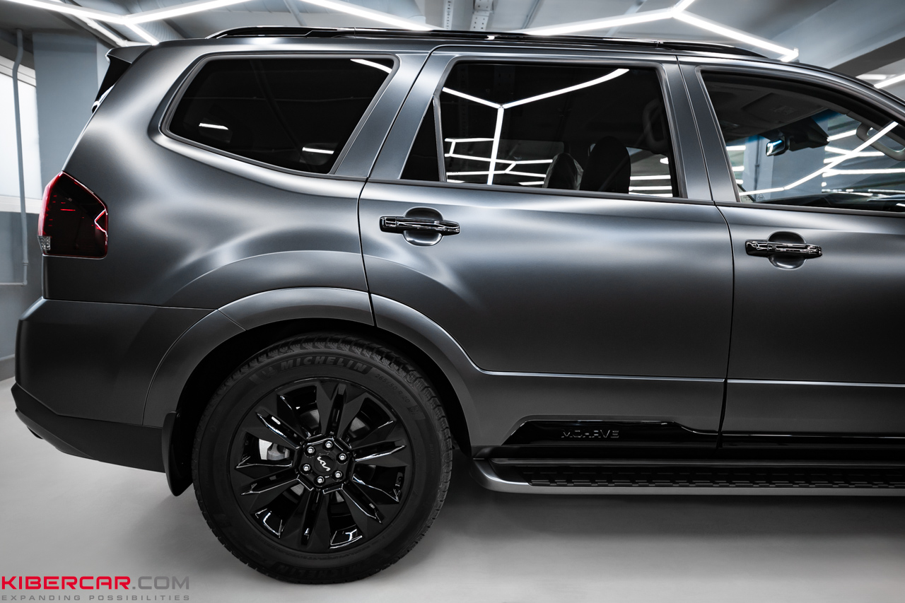 Преображение Kia Mohave: покраска дисков в глянцевый чёрный цвет