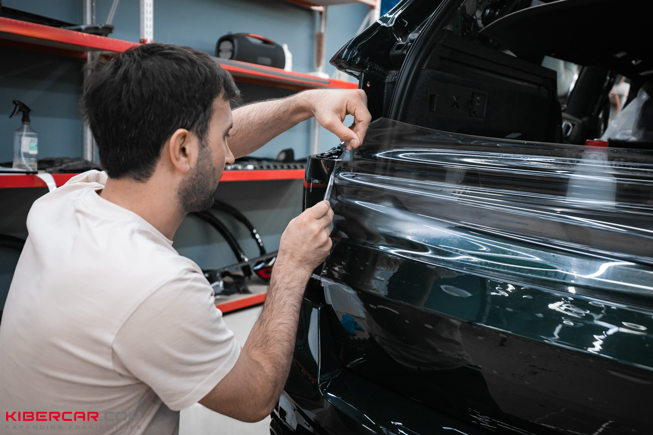 Оклейка BMW X5 глянцевой полиуретановой пленкой