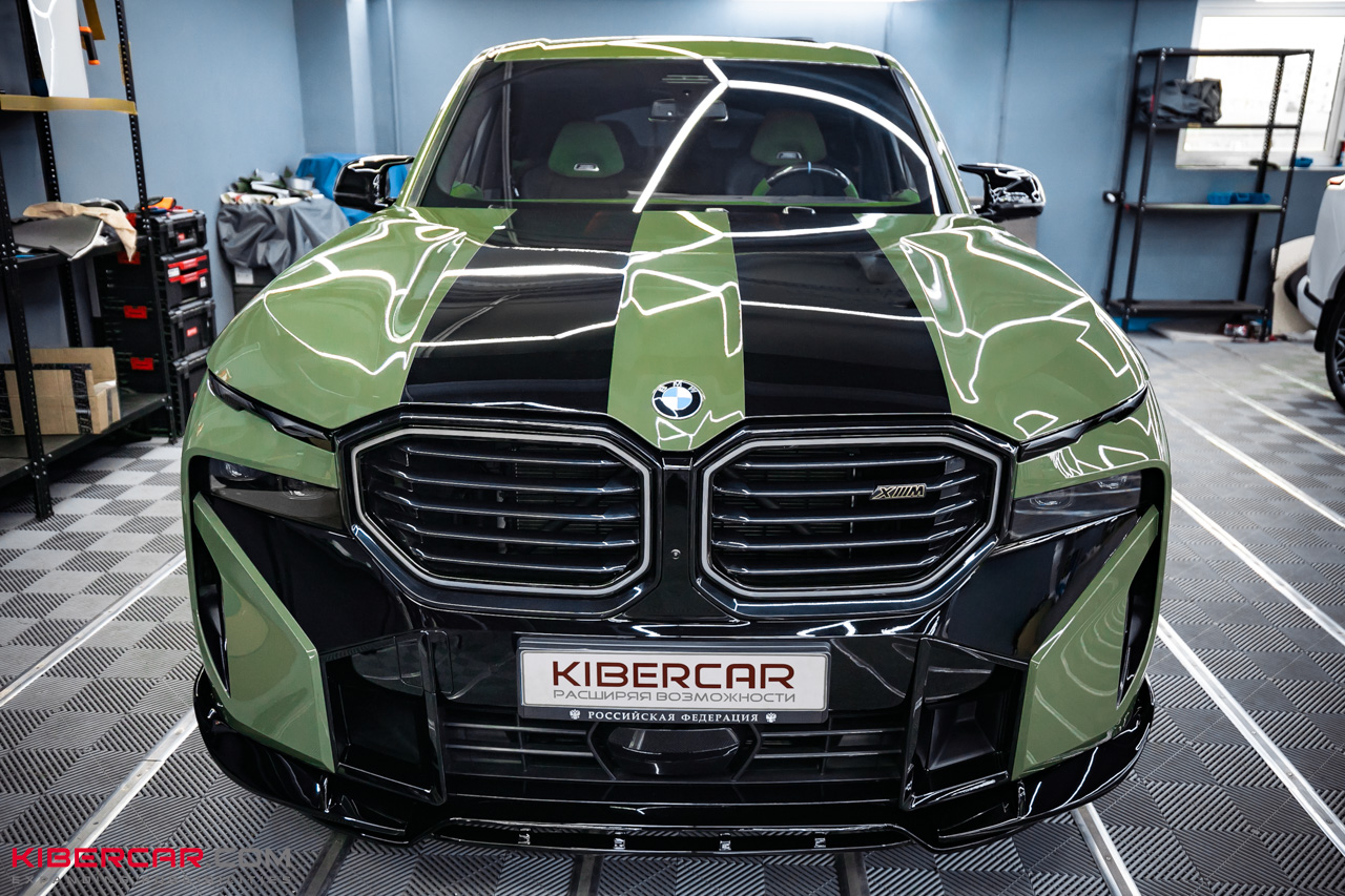 Оклейка, обвес и покраска суппортов на BMW XM: добавляем зеленые акценты