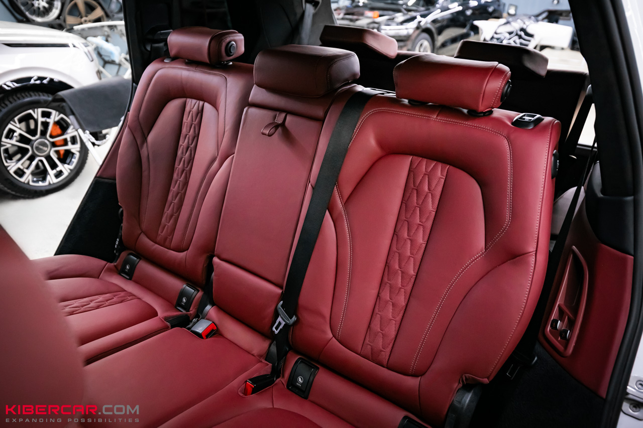 Перешив салона BMW X7 в красную кожу: выразительный контраст