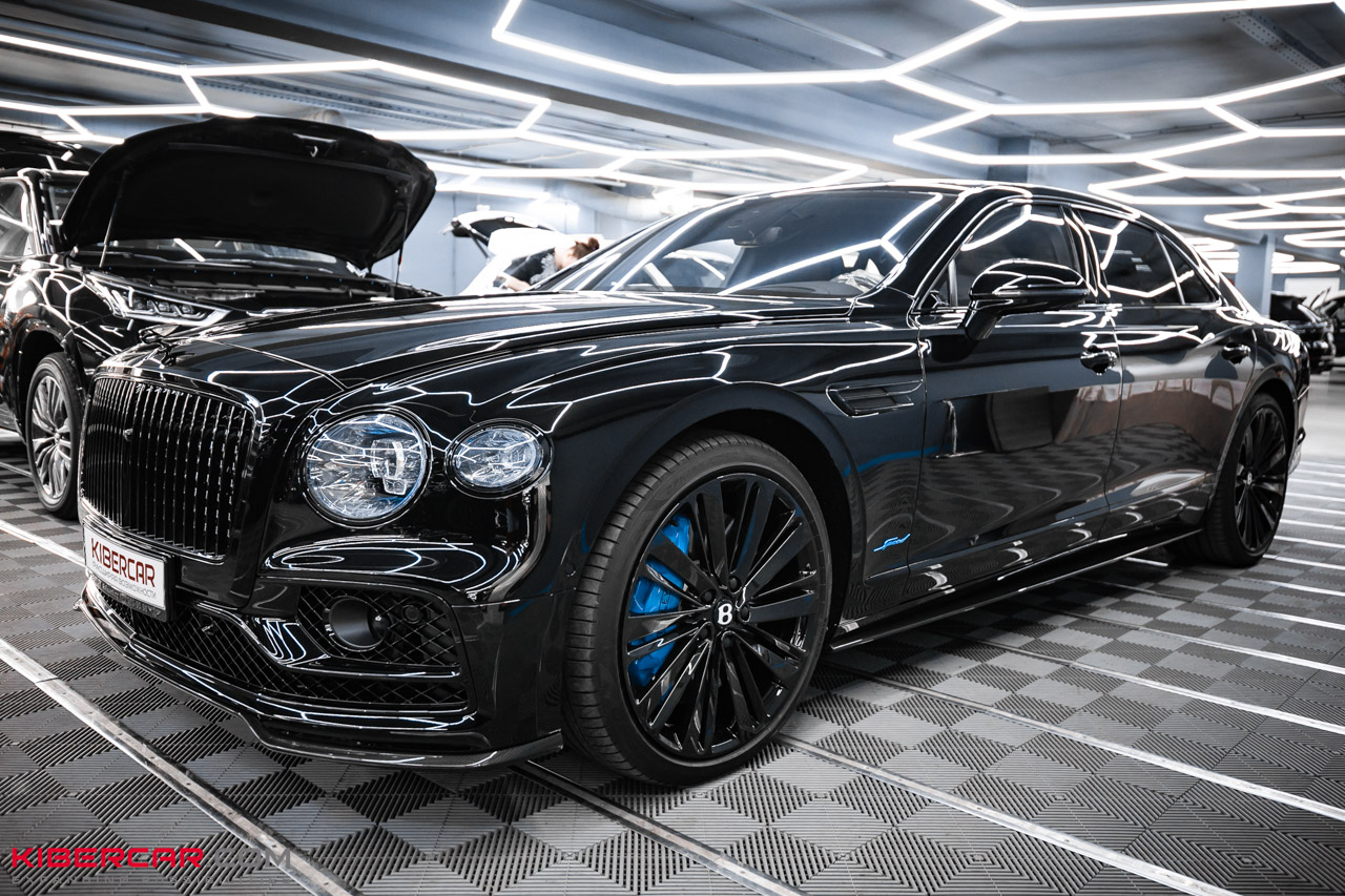 Цветные ремни безопасности в Bentley Flying Spur: продолжение индивидуального стиля