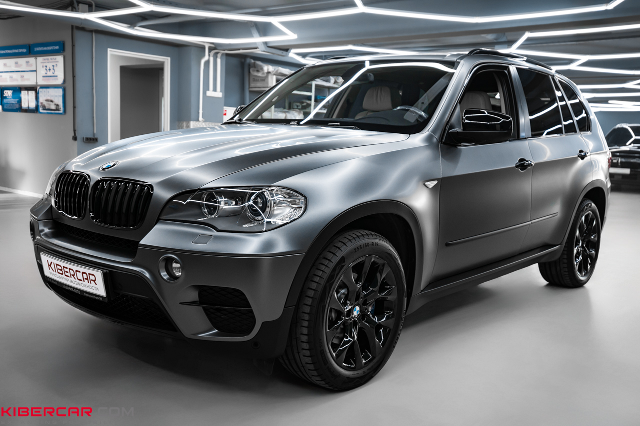 Антихром на BMW X5: обновление элементов кузова